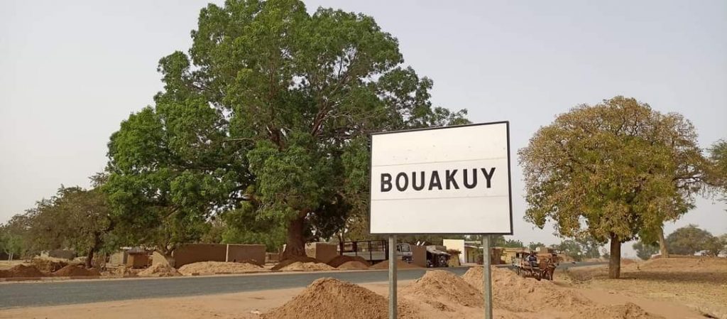 Dunes de sable à l'entrée de Bouakuy